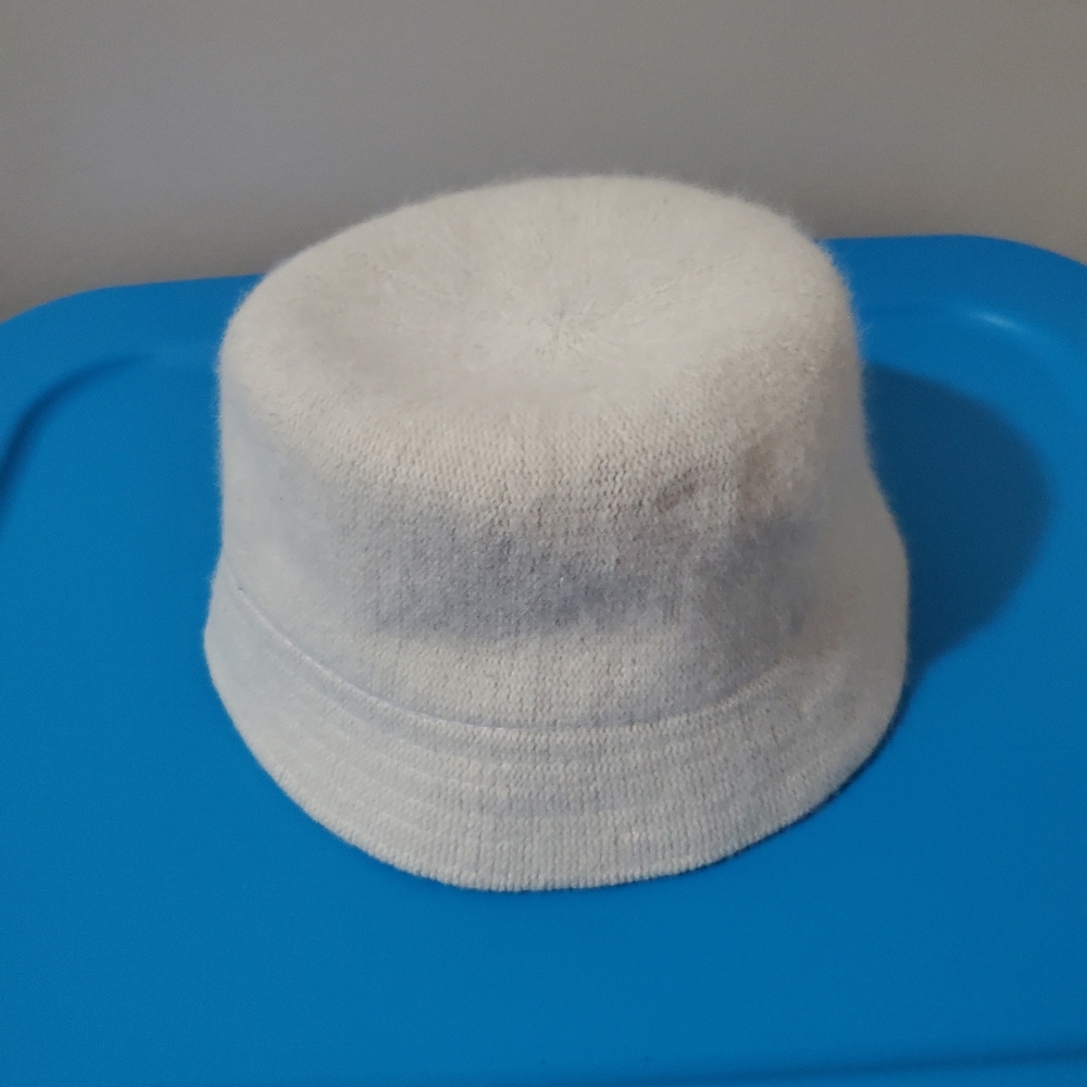ALDO - White Fuzzy Hat - Size Small - NWOT